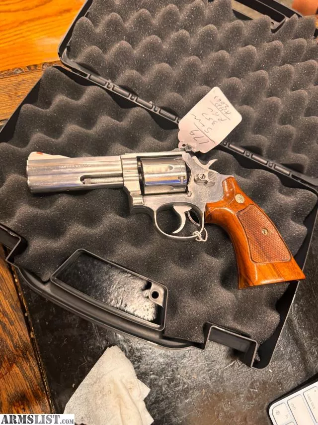 Smith and Wesson Model 686 from Seneca Sporting Range, Inc. near Queens, New York, USA